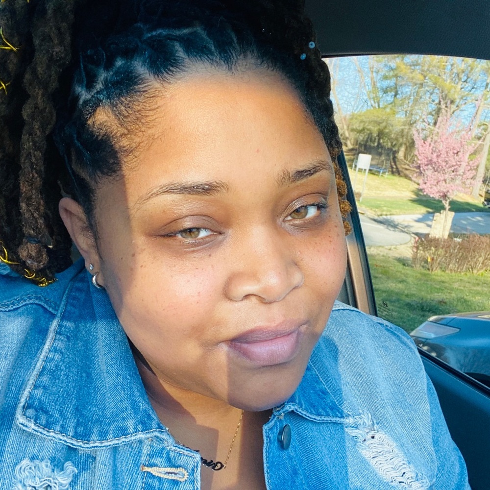 Meet your Posher, Khia